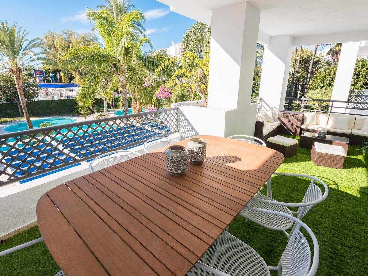 Vacation Marbella: Contemporary Central Apartment with Pool & Marina Proximity Exterior photo