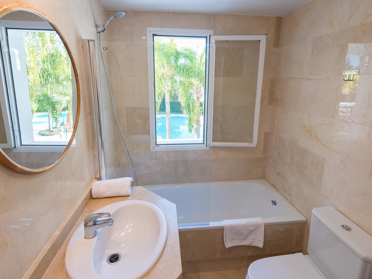 Vacation Marbella: Contemporary Central Apartment with Pool & Marina Proximity Exterior photo