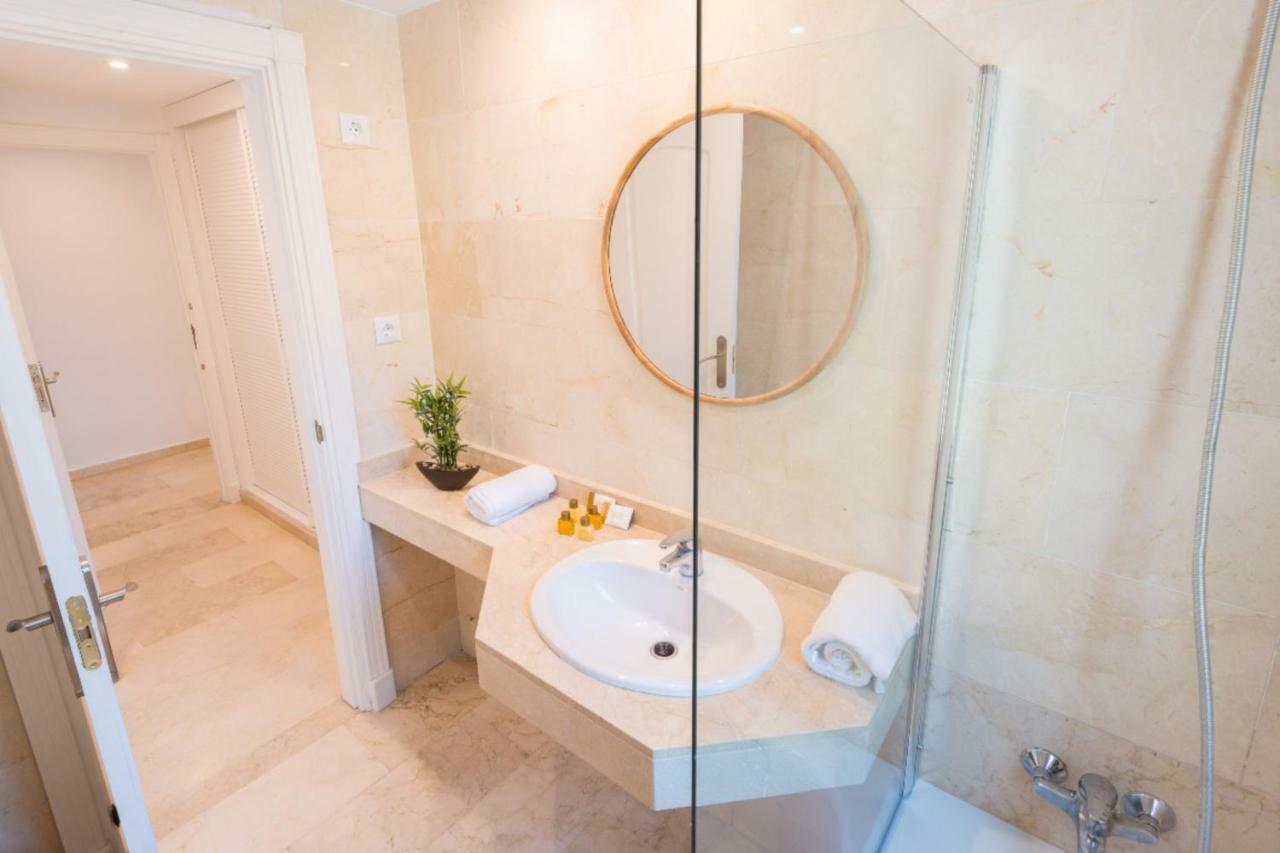 Vacation Marbella: Contemporary Central Apartment with Pool & Marina Proximity Exterior photo